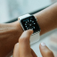 apple watch se gps with starlight sport band - s/m (40mm display, starlight aluminium case)